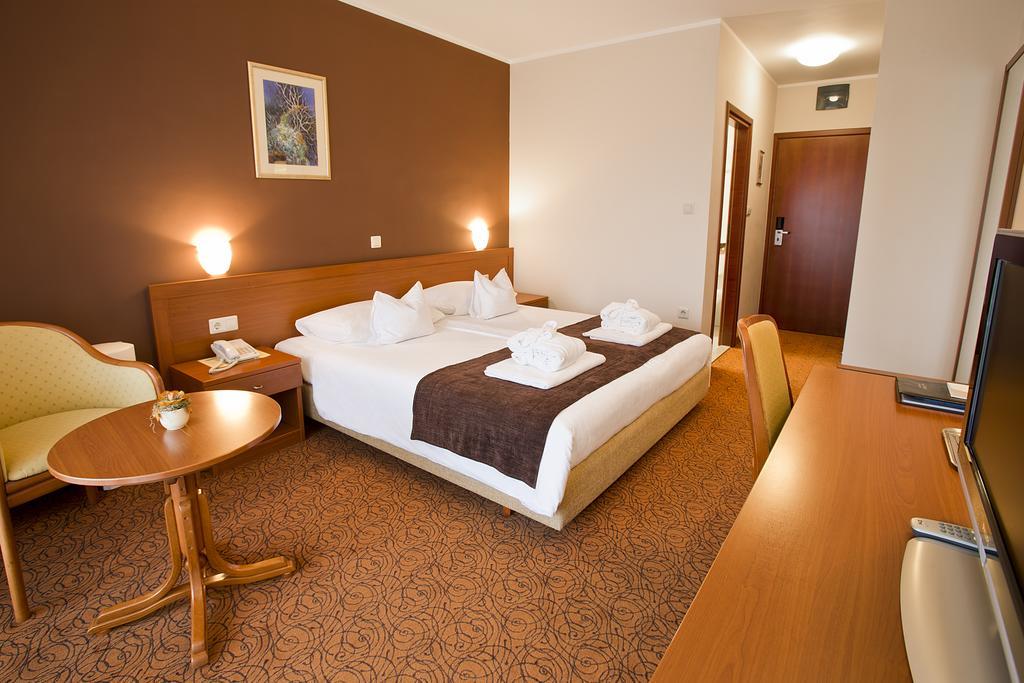 Spa&Wellness Hotel Pinia Malinska Zimmer foto