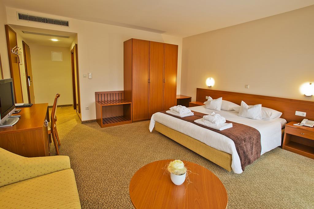 Spa&Wellness Hotel Pinia Malinska Zimmer foto